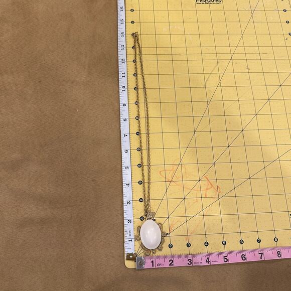 Vintage Turtle Pendant Necklace White Milk Glass Cabochon Gold Tone Link Chain - Picture 10 of 10